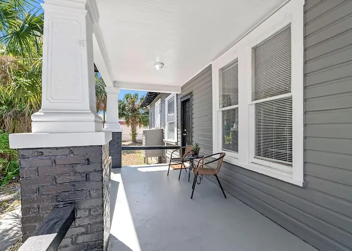 Charming And Historic Bungalow Near All