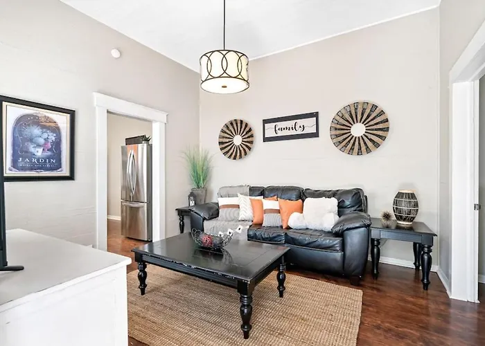 Charming And Historic Bungalow Near All