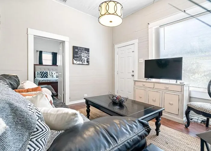 Charming And Historic Bungalow Near All